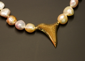 S&uuml;sswasser-Perlcollier mit Eiche